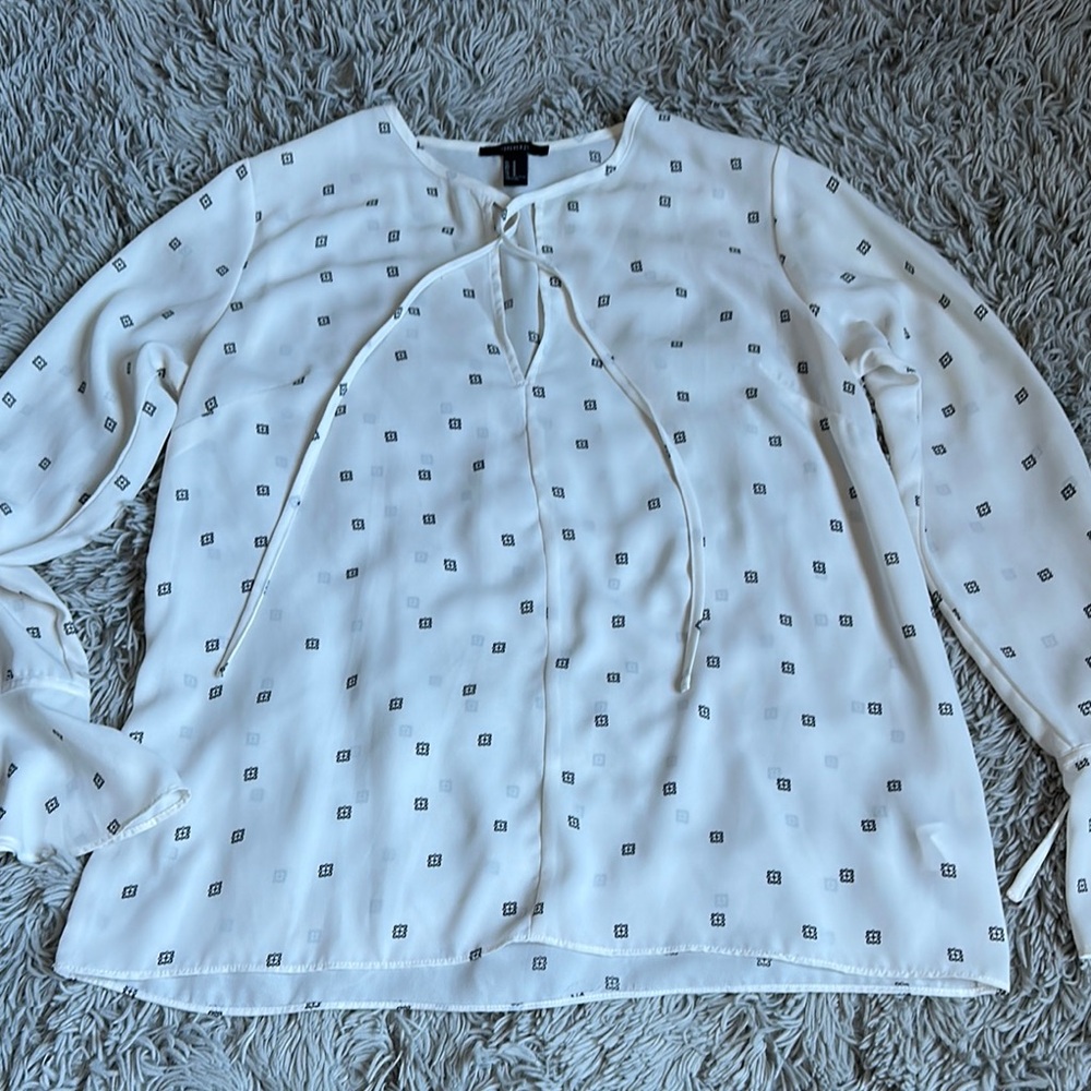 Forever 21 White Geometric Blouse